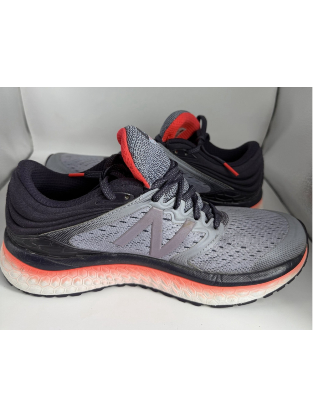 New Balance Women's Fresh Foam Sneakers Athletic Shoes W1080PC8 Size 9 Purple - Picture 4 of 8